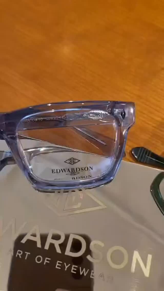 Der Frühling kann kommen!!!
🩷💚❤️🩵
Die neue Kollektion von @edwardsoneyewear ist soeben eingetroffen! 👌🏻👍🏻🆒🤓👀🔝🤩

#brillenbinder #edwardsoneyewear #deinoptiker #visithallein